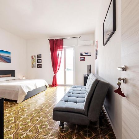 In Riva Al Mare B&B Capo dʼOrlando Exterior foto
