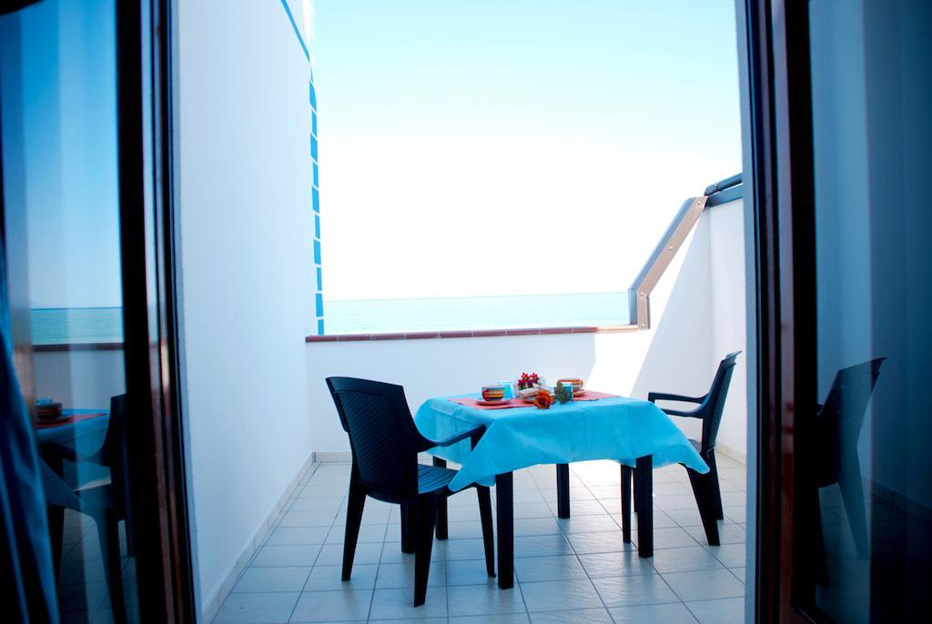 In Riva Al Mare B&B Capo dʼOrlando Exterior foto